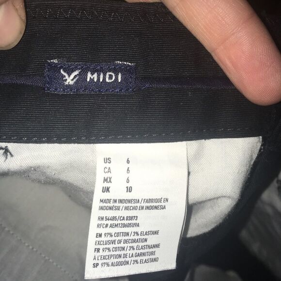 American Eagle 6 stretch black normcore midi shorts - Picture 3 of 3